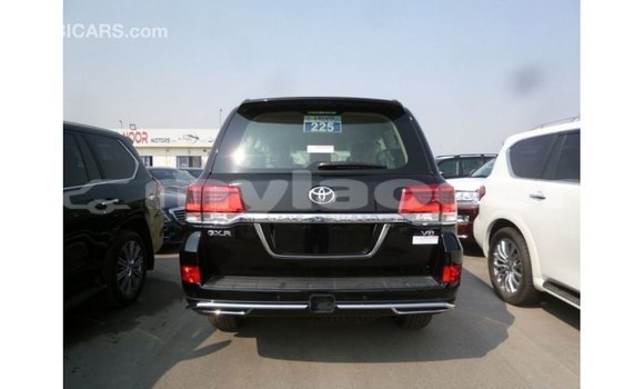Acheter Import Voiture Toyota Land Cruiser Noir à Import - Dubai, Attapeu Province Acheter Import Voiture Toyota Land Cruiser Noir à Import - Dubai, Attapeu Province
