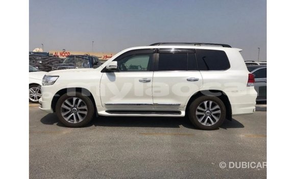 Buy Import Toyota Land Cruiser White Car in Import - Dubai in Attapeu Province Buy Import Toyota Land Cruiser White Car in Import - Dubai in Attapeu Province