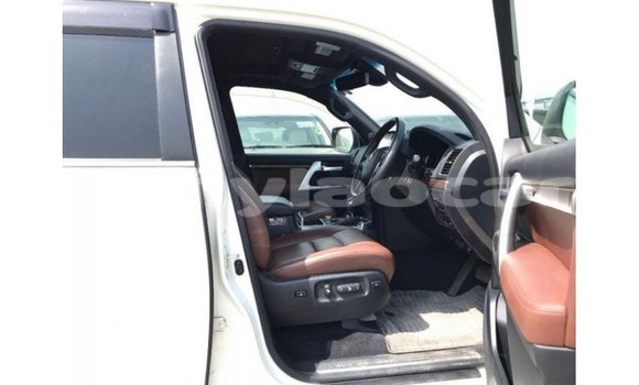 Buy Import Toyota Land Cruiser White Car in Import - Dubai in Attapeu Province Buy Import Toyota Land Cruiser White Car in Import - Dubai in Attapeu Province