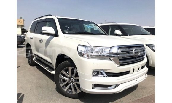 Acheter Import Voiture Toyota Land Cruiser Blanc à Import - Dubai, Attapeu Province Acheter Import Voiture Toyota Land Cruiser Blanc à Import - Dubai, Attapeu Province