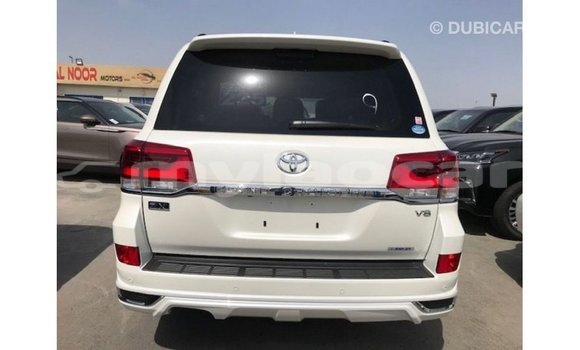 Acheter Import Voiture Toyota Land Cruiser Blanc à Import - Dubai, Attapeu Province Acheter Import Voiture Toyota Land Cruiser Blanc à Import - Dubai, Attapeu Province