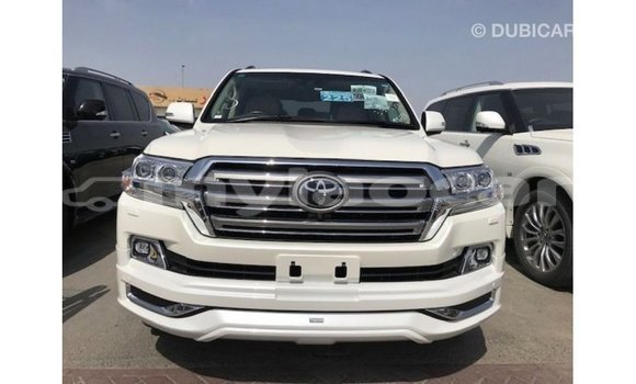 Acheter Import Voiture Toyota Land Cruiser Blanc à Import - Dubai, Attapeu Province Acheter Import Voiture Toyota Land Cruiser Blanc à Import - Dubai, Attapeu Province