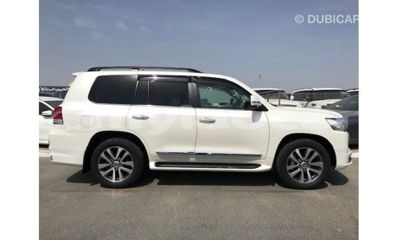 Acheter Import Voiture Toyota Land Cruiser Blanc à Import - Dubai, Attapeu Province Acheter Import Voiture Toyota Land Cruiser Blanc à Import - Dubai, Attapeu Province