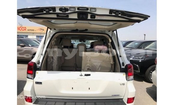Acheter Import Voiture Toyota Land Cruiser Blanc à Import - Dubai, Attapeu Province Acheter Import Voiture Toyota Land Cruiser Blanc à Import - Dubai, Attapeu Province