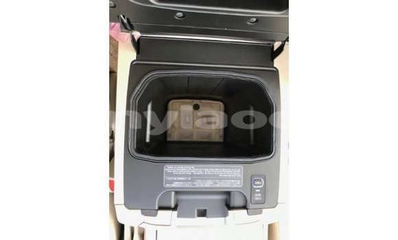 Acheter Import Voiture Toyota Land Cruiser Blanc à Import - Dubai, Attapeu Province Acheter Import Voiture Toyota Land Cruiser Blanc à Import - Dubai, Attapeu Province