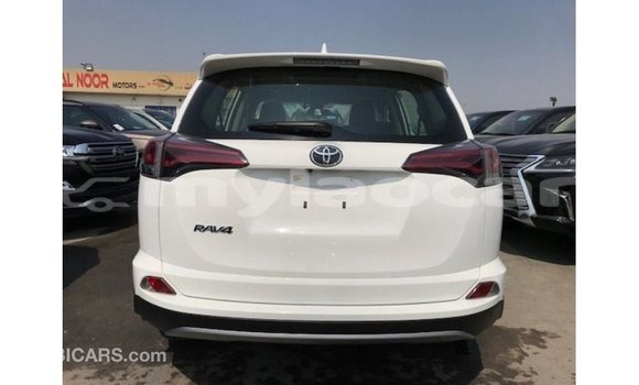 Acheter Import Voiture Toyota 4Runner Blanc à Import - Dubai, Attapeu Province Acheter Import Voiture Toyota 4Runner Blanc à Import - Dubai, Attapeu Province