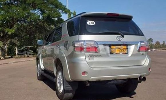 Buy Used Toyota Fortuner Silver Car in Vientiane in Vientiane Province Buy Used Toyota Fortuner Silver Car in Vientiane in Vientiane Province