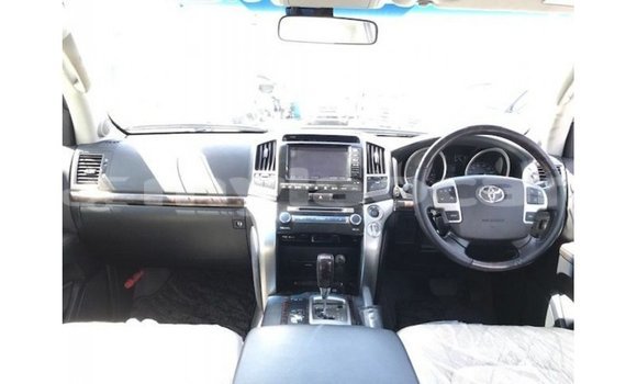 Buy Import Toyota Land Cruiser White Car in Import - Dubai in Attapeu Province Buy Import Toyota Land Cruiser White Car in Import - Dubai in Attapeu Province