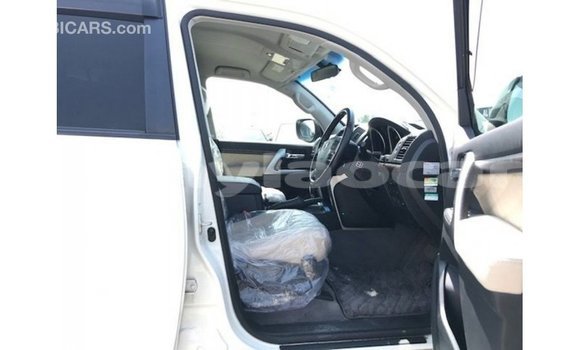 Buy Import Toyota Land Cruiser White Car in Import - Dubai in Attapeu Province Buy Import Toyota Land Cruiser White Car in Import - Dubai in Attapeu Province