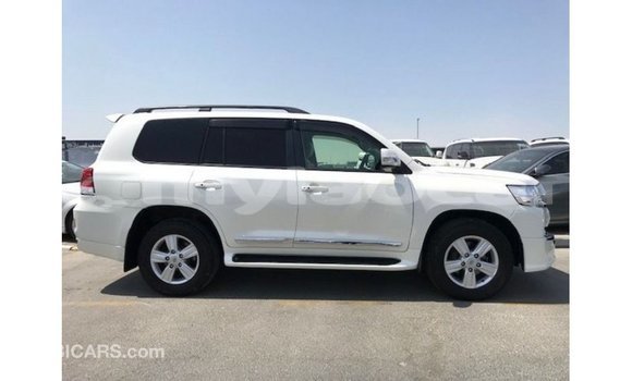 Buy Import Toyota Land Cruiser White Car in Import - Dubai in Attapeu Province Buy Import Toyota Land Cruiser White Car in Import - Dubai in Attapeu Province