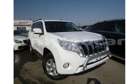 Acheter Import Voiture Toyota Prado Blanc à Import - Dubai, Attapeu Province Acheter Import Voiture Toyota Prado Blanc à Import - Dubai, Attapeu Province