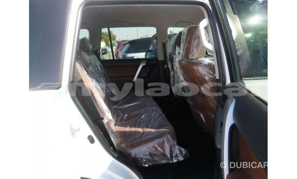 Acheter Import Voiture Toyota Prado Blanc à Import - Dubai, Attapeu Province Acheter Import Voiture Toyota Prado Blanc à Import - Dubai, Attapeu Province