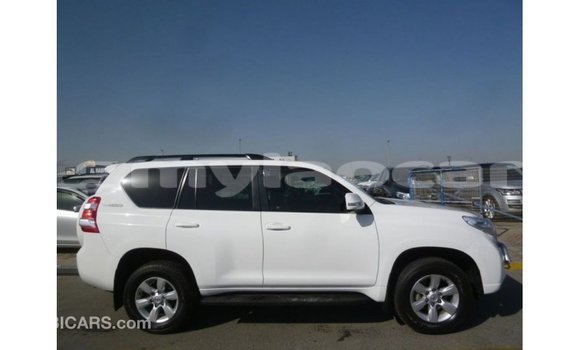 Acheter Import Voiture Toyota Prado Blanc à Import - Dubai, Attapeu Province Acheter Import Voiture Toyota Prado Blanc à Import - Dubai, Attapeu Province