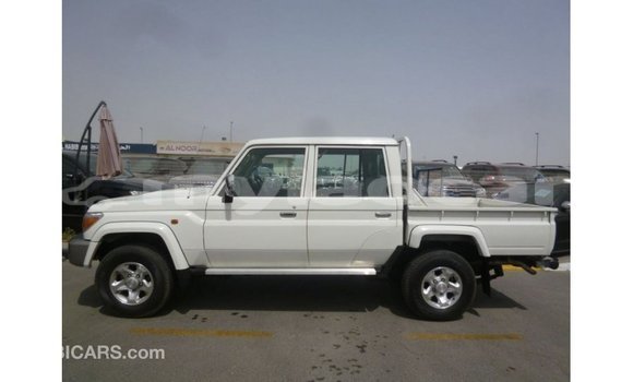 Acheter Import Voiture Toyota Land Cruiser Blanc à Import - Dubai, Attapeu Province Acheter Import Voiture Toyota Land Cruiser Blanc à Import - Dubai, Attapeu Province