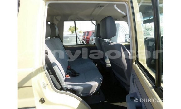 Acheter Import Voiture Toyota Land Cruiser Beige à Import - Dubai, Attapeu Province Acheter Import Voiture Toyota Land Cruiser Beige à Import - Dubai, Attapeu Province