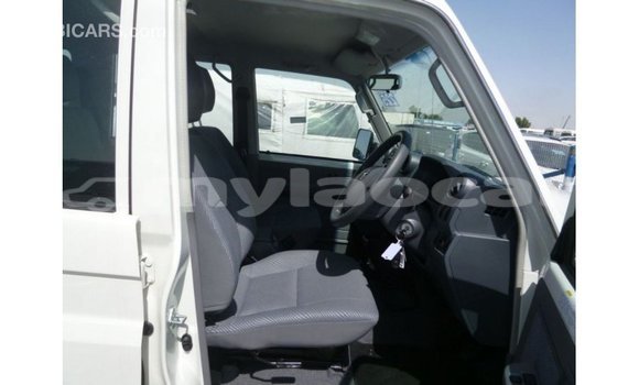 Buy Import Toyota Land Cruiser White Car in Import - Dubai in Attapeu Province Buy Import Toyota Land Cruiser White Car in Import - Dubai in Attapeu Province