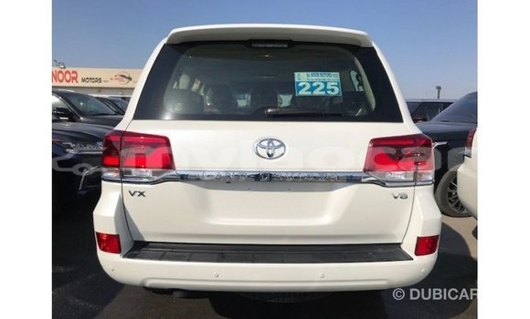 Acheter Import Voiture Toyota Land Cruiser Blanc à Import - Dubai, Attapeu Province Acheter Import Voiture Toyota Land Cruiser Blanc à Import - Dubai, Attapeu Province