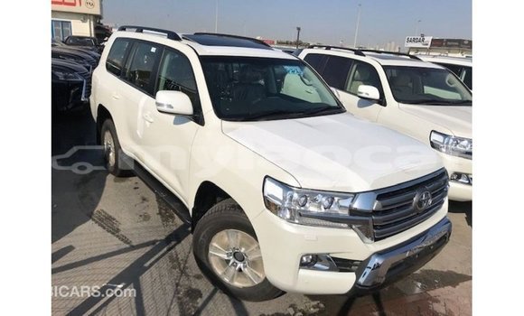 Acheter Import Voiture Toyota Land Cruiser Blanc à Import - Dubai, Attapeu Province Acheter Import Voiture Toyota Land Cruiser Blanc à Import - Dubai, Attapeu Province
