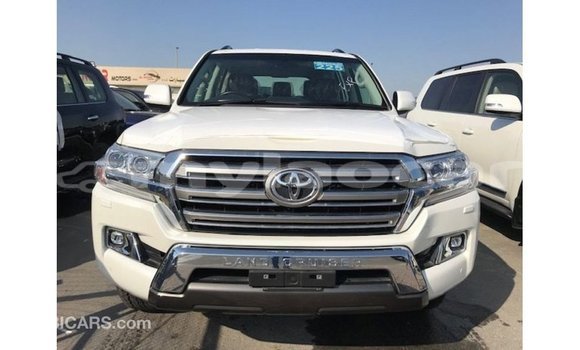 Acheter Import Voiture Toyota Land Cruiser Blanc à Import - Dubai, Attapeu Province Acheter Import Voiture Toyota Land Cruiser Blanc à Import - Dubai, Attapeu Province