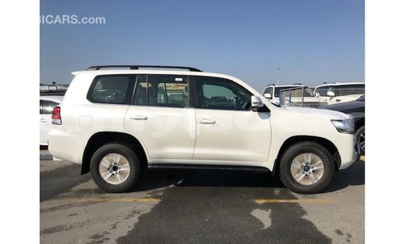 Acheter Import Voiture Toyota Land Cruiser Blanc à Import - Dubai, Attapeu Province Acheter Import Voiture Toyota Land Cruiser Blanc à Import - Dubai, Attapeu Province