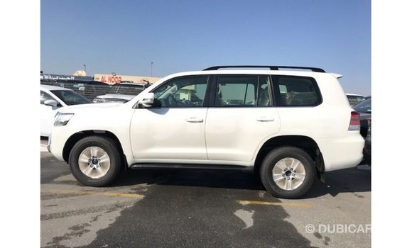 Acheter Import Voiture Toyota Land Cruiser Blanc à Import - Dubai, Attapeu Province Acheter Import Voiture Toyota Land Cruiser Blanc à Import - Dubai, Attapeu Province