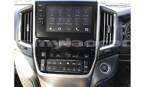 Acheter Import Voiture Toyota Land Cruiser Blanc à Import - Dubai, Attapeu Province Acheter Import Voiture Toyota Land Cruiser Blanc à Import - Dubai, Attapeu Province