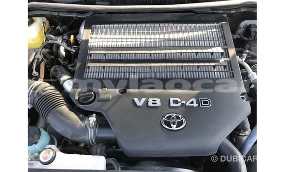 Acheter Import Voiture Toyota Land Cruiser Blanc à Import - Dubai, Attapeu Province Acheter Import Voiture Toyota Land Cruiser Blanc à Import - Dubai, Attapeu Province