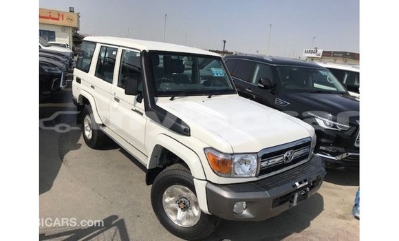 Acheter Import Voiture Toyota Land Cruiser Blanc à Import - Dubai, Attapeu Province Acheter Import Voiture Toyota Land Cruiser Blanc à Import - Dubai, Attapeu Province