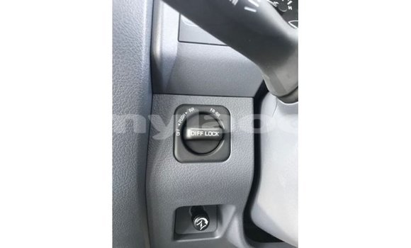 Acheter Import Voiture Toyota Land Cruiser Blanc à Import - Dubai, Attapeu Province Acheter Import Voiture Toyota Land Cruiser Blanc à Import - Dubai, Attapeu Province