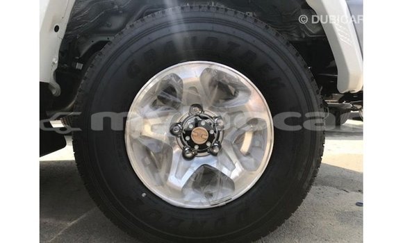 Acheter Import Voiture Toyota Land Cruiser Blanc à Import - Dubai, Attapeu Province Acheter Import Voiture Toyota Land Cruiser Blanc à Import - Dubai, Attapeu Province