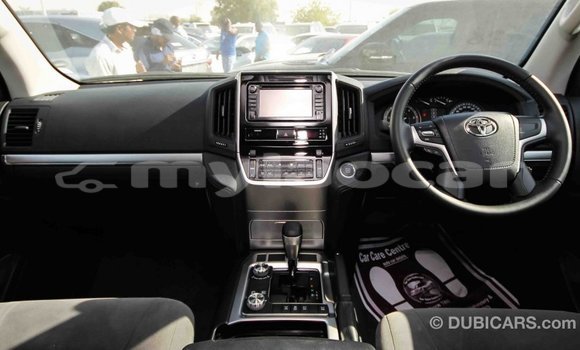 Acheter Import Voiture Toyota Land Cruiser Noir à Import - Dubai, Attapeu Province Acheter Import Voiture Toyota Land Cruiser Noir à Import - Dubai, Attapeu Province