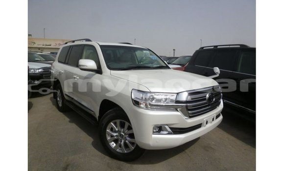 Acheter Import Voiture Toyota Land Cruiser Blanc à Import - Dubai, Attapeu Province Acheter Import Voiture Toyota Land Cruiser Blanc à Import - Dubai, Attapeu Province