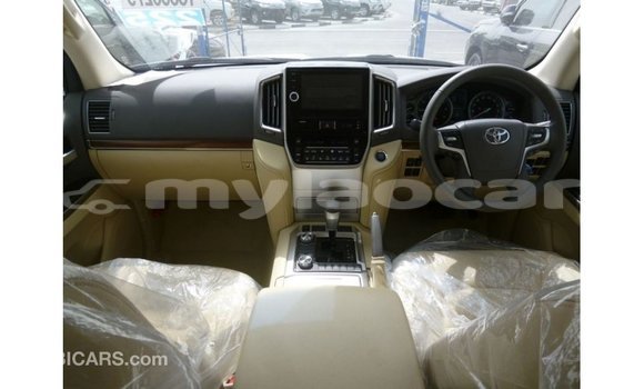 Acheter Import Voiture Toyota Land Cruiser Blanc à Import - Dubai, Attapeu Province Acheter Import Voiture Toyota Land Cruiser Blanc à Import - Dubai, Attapeu Province
