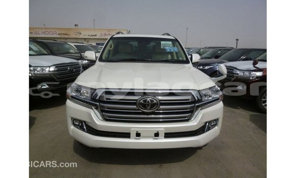 Acheter Import Voiture Toyota Land Cruiser Blanc à Import - Dubai, Attapeu Province Acheter Import Voiture Toyota Land Cruiser Blanc à Import - Dubai, Attapeu Province