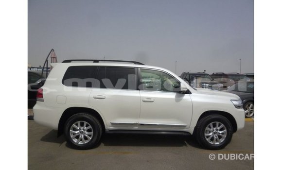 Acheter Import Voiture Toyota Land Cruiser Blanc à Import - Dubai, Attapeu Province Acheter Import Voiture Toyota Land Cruiser Blanc à Import - Dubai, Attapeu Province