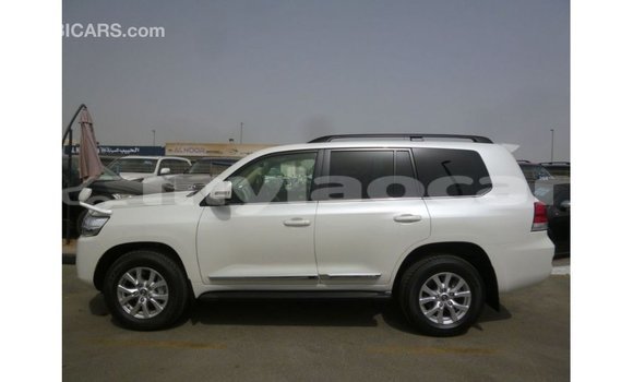 Acheter Import Voiture Toyota Land Cruiser Blanc à Import - Dubai, Attapeu Province Acheter Import Voiture Toyota Land Cruiser Blanc à Import - Dubai, Attapeu Province