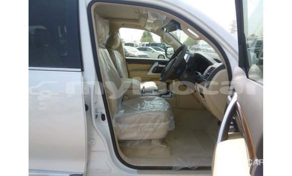 Buy Import Toyota Land Cruiser White Car in Import - Dubai in Attapeu Province Buy Import Toyota Land Cruiser White Car in Import - Dubai in Attapeu Province
