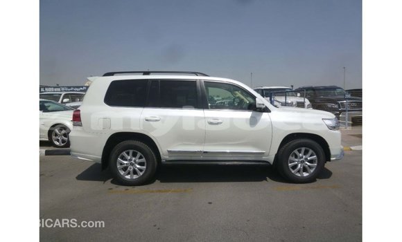 Buy Import Toyota Land Cruiser White Car in Import - Dubai in Attapeu Province Buy Import Toyota Land Cruiser White Car in Import - Dubai in Attapeu Province