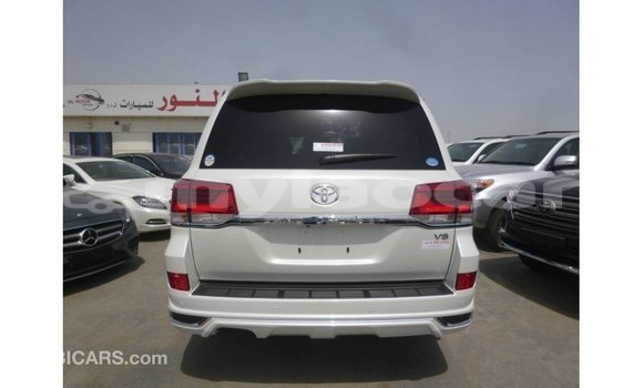 Buy Import Toyota Land Cruiser White Car in Import - Dubai in Attapeu Province Buy Import Toyota Land Cruiser White Car in Import - Dubai in Attapeu Province