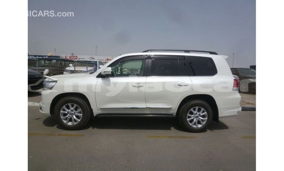 Buy Import Toyota Land Cruiser White Car in Import - Dubai in Attapeu Province Buy Import Toyota Land Cruiser White Car in Import - Dubai in Attapeu Province