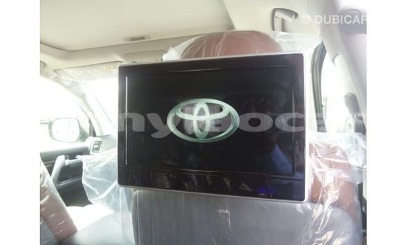 Buy Import Toyota Land Cruiser White Car in Import - Dubai in Attapeu Province Buy Import Toyota Land Cruiser White Car in Import - Dubai in Attapeu Province