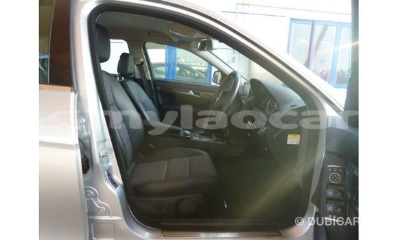 Acheter Import Voiture Mercedes-Benz 200 Autre à Import - Dubai, Attapeu Province Acheter Import Voiture Mercedes-Benz 200 Autre à Import - Dubai, Attapeu Province