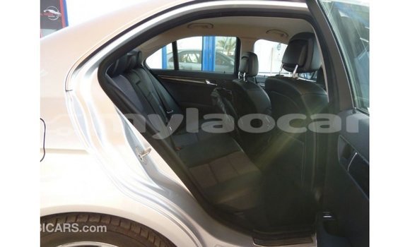 Acheter Import Voiture Mercedes-Benz 200 Autre à Import - Dubai, Attapeu Province Acheter Import Voiture Mercedes-Benz 200 Autre à Import - Dubai, Attapeu Province