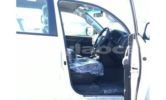 Buy Import Toyota Land Cruiser White Car in Import - Dubai in Attapeu Province Buy Import Toyota Land Cruiser White Car in Import - Dubai in Attapeu Province