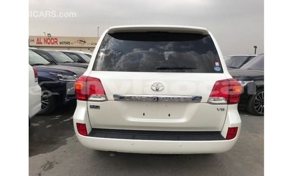 ຊື້ ການ ນຳ ເຂົ້າ Toyota Land Cruiser White ລົດ ໃນ Import - Dubai ໃນ Attapeu Province ຊື້ ການ ນຳ ເຂົ້າ Toyota Land Cruiser White ລົດ ໃນ Import - Dubai ໃນ Attapeu Province