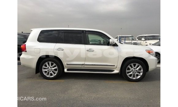 ຊື້ ການ ນຳ ເຂົ້າ Toyota Land Cruiser White ລົດ ໃນ Import - Dubai ໃນ Attapeu Province ຊື້ ການ ນຳ ເຂົ້າ Toyota Land Cruiser White ລົດ ໃນ Import - Dubai ໃນ Attapeu Province