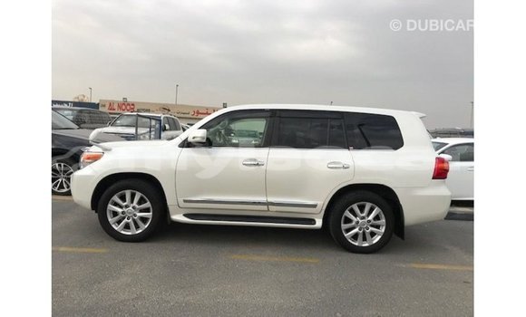 ຊື້ ການ ນຳ ເຂົ້າ Toyota Land Cruiser White ລົດ ໃນ Import - Dubai ໃນ Attapeu Province ຊື້ ການ ນຳ ເຂົ້າ Toyota Land Cruiser White ລົດ ໃນ Import - Dubai ໃນ Attapeu Province