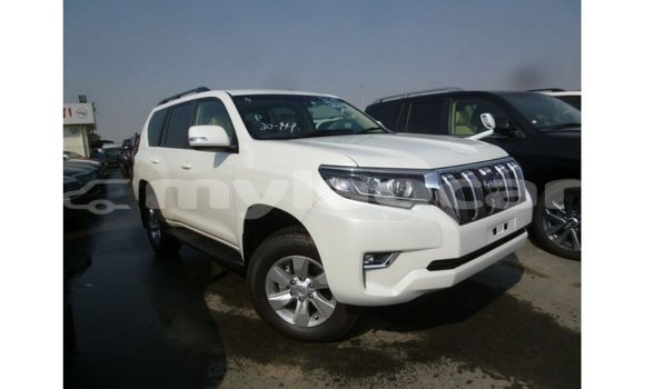 Acheter Import Voiture Toyota Prado Blanc à Import - Dubai, Attapeu Province Acheter Import Voiture Toyota Prado Blanc à Import - Dubai, Attapeu Province