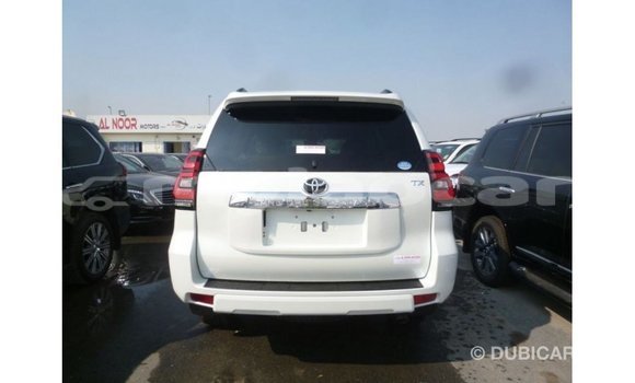 Acheter Import Voiture Toyota Prado Blanc à Import - Dubai, Attapeu Province Acheter Import Voiture Toyota Prado Blanc à Import - Dubai, Attapeu Province