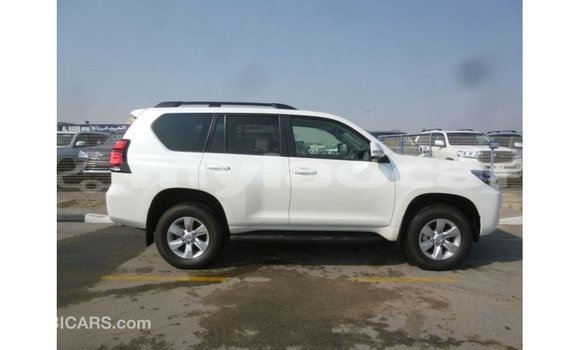 Acheter Import Voiture Toyota Prado Blanc à Import - Dubai, Attapeu Province Acheter Import Voiture Toyota Prado Blanc à Import - Dubai, Attapeu Province